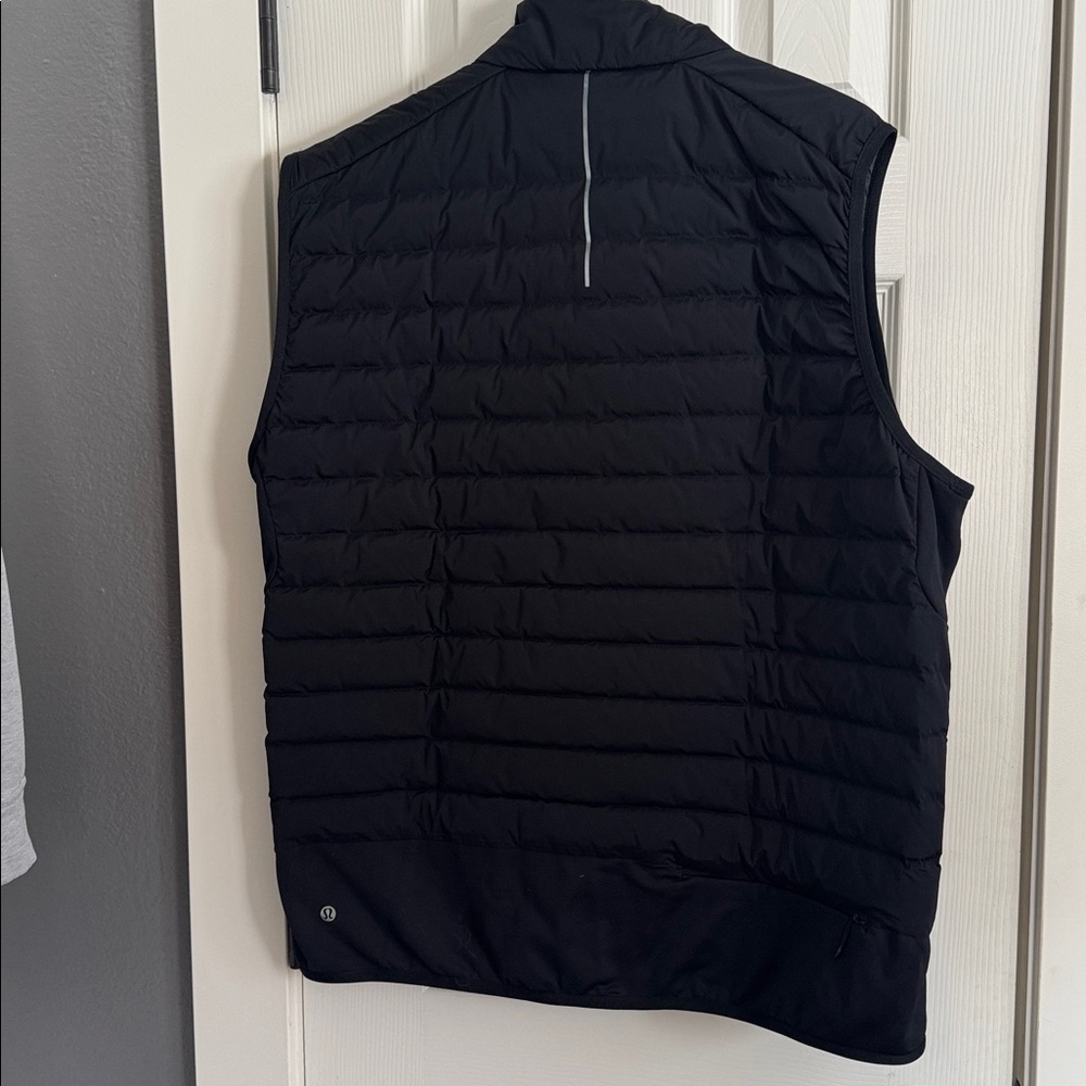Men’s Lululemon “Down for it all” vest in size XL - Picture 4 of 7